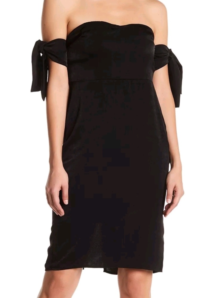 Beautiful off shoulder sheath dress - Large ♥️